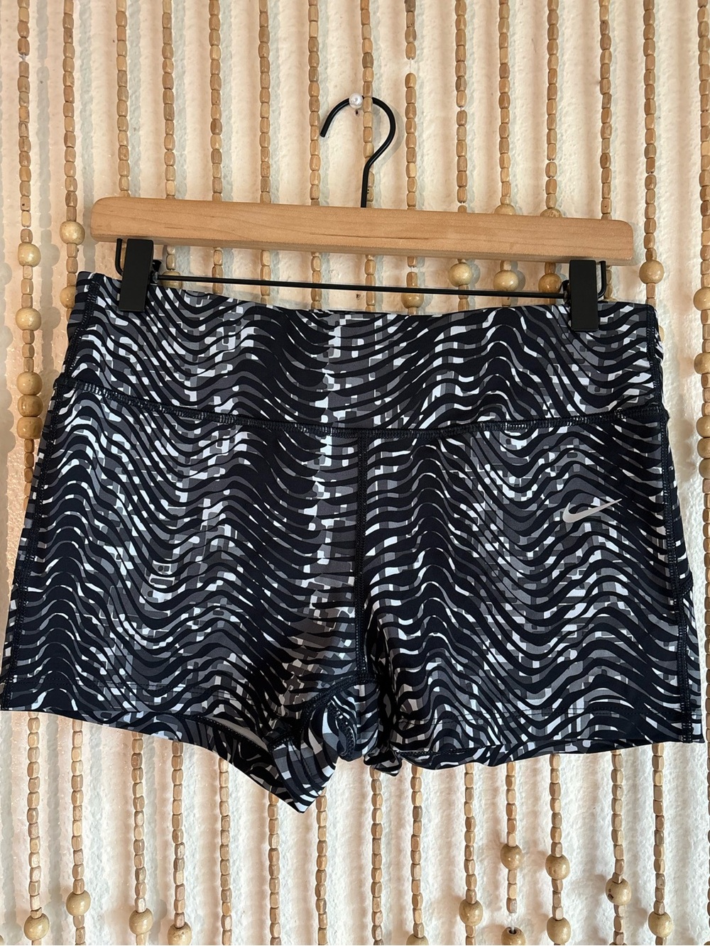 Nike Spandex Workout Booty Volleyball Black White Wave-Print Athletic Shorts LG